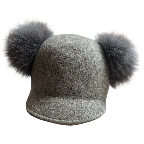 Pre-owned Bettina Vermillon Wool Hat In Grey