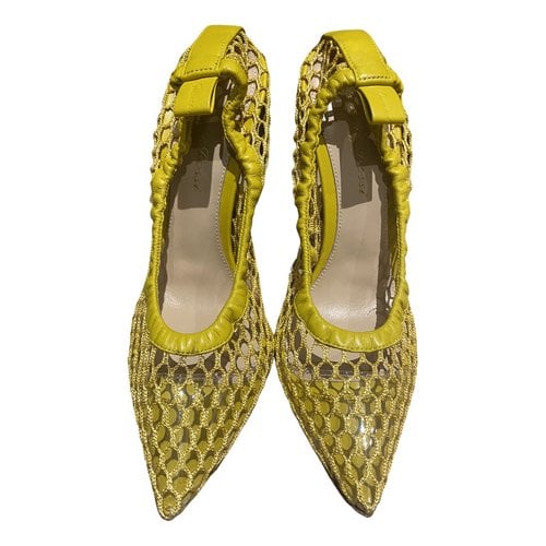 Pre-owned Gianvito Rossi Leather Mid Heel In Yellow