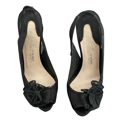 Pre-owned Le Silla Cloth Sandals In Black
