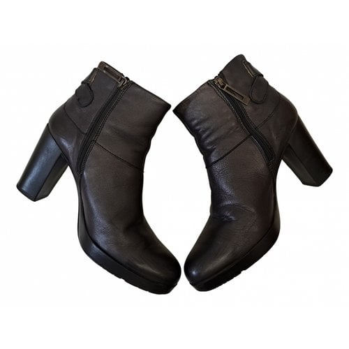 Pre-owned Samsonite Leather Ankle Boots In Black