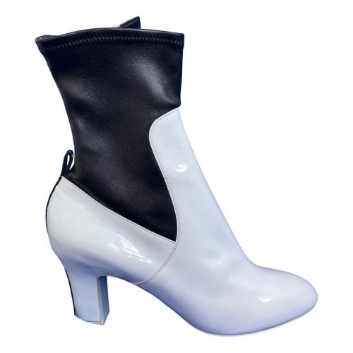 Pre-owned Louis Vuitton Patent Leather Ankle Boots In White