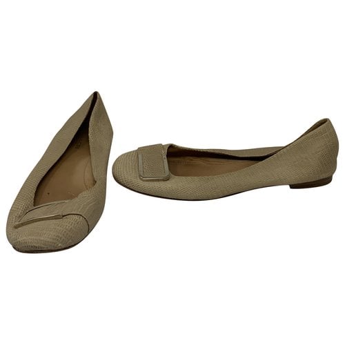 Pre-owned Coach Leather Ballet Flats In Beige