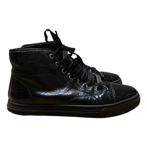 Pre-owned Gucci Patent Leather Trainers In Black