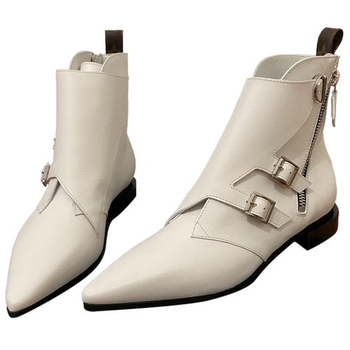 Pre-owned Louis Vuitton Leather Ankle Boots In White
