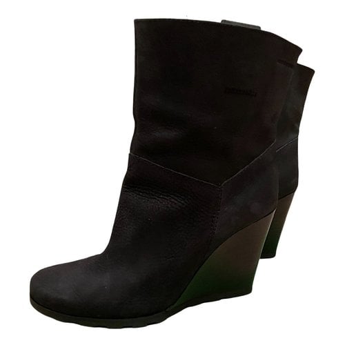 Pre-owned Hugo Boss Leather Ankle Boots In Black