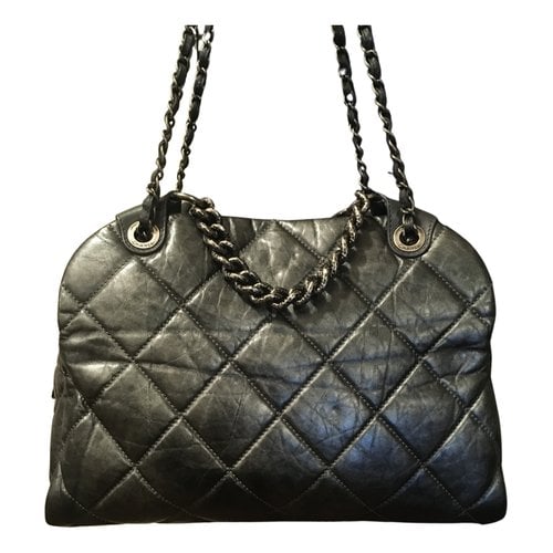 Pre-owned Chanel Pondichery Leather Tote In Silver
