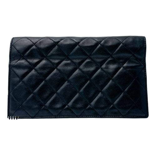 Pre-owned Chanel Leather Clutch In Black