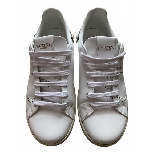 Pre-owned Valentino Garavani Rockrunner Leather Trainers In White