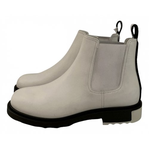 Pre-owned Valentino Garavani Leather Boots In White
