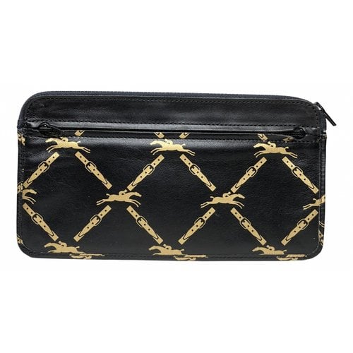 Pre-owned Longchamp Patent Leather Clutch Bag In Black