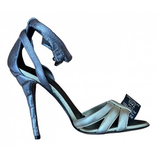 Pre-owned Vionnet Leather Sandal In Silver