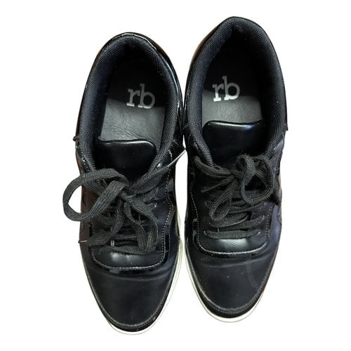 Pre-owned Roccobarocco Leather Trainers In Black