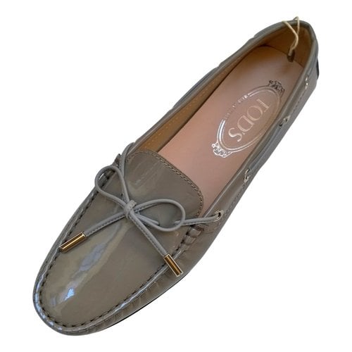Pre-owned Tod's Gommino Patent Leather Flats In Grey