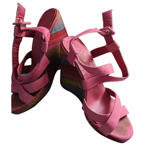 Pre-owned Steve Madden Cloth Sandal In Pink