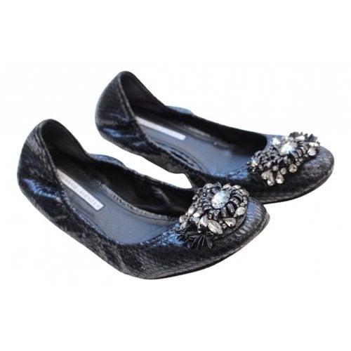 Pre-owned Vera Wang Leather Ballet Flats In Black