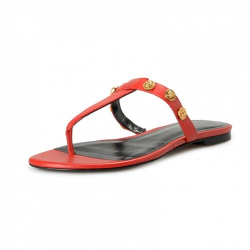 Pre-owned Versace Leather Flip Flops In Red