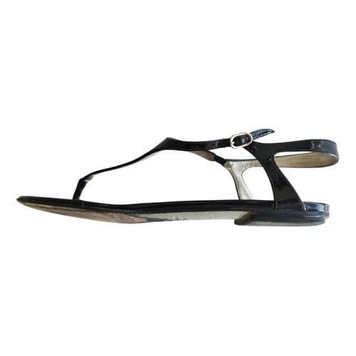 Pre-owned Dolce & Gabbana Patent Leather Flip Flops In Black