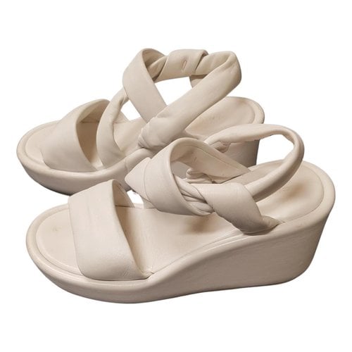 Pre-owned Robert Clergerie Leather Sandal In White