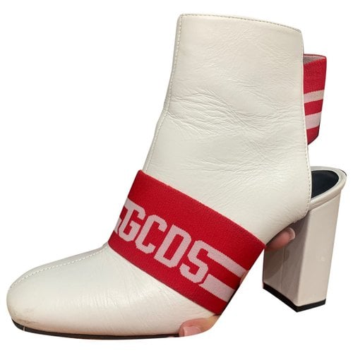 Pre-owned Gcds Leather Ankle Boots In White