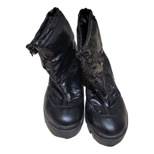 Pre-owned Schutz Snow Boots In Black