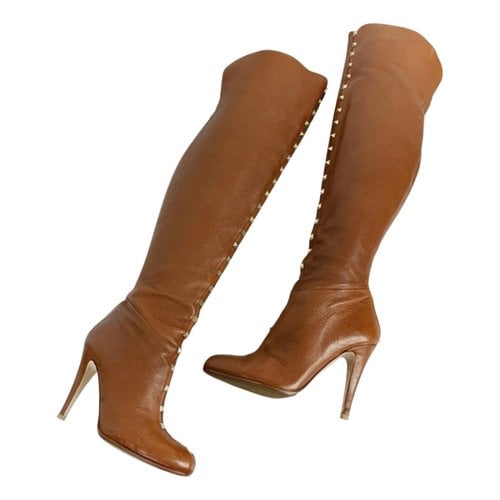 Pre-owned Valentino Garavani Rockstud Leather Boots In Camel