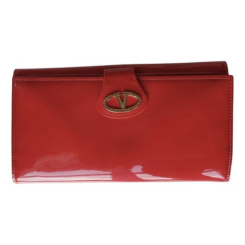 Pre-owned Valentino Garavani Patent Leather Wallet In Red