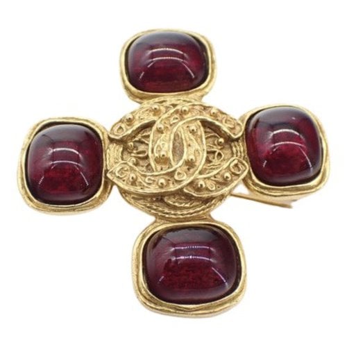 Pre-owned Chanel Pin & Brooche In Red
