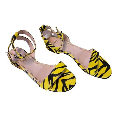 Pre-owned Moschino Leather Sandal In Yellow