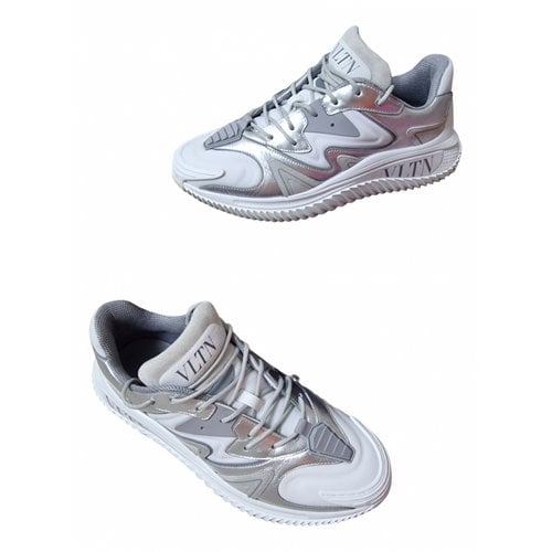 Pre-owned Valentino Garavani Leather Low Trainers In White