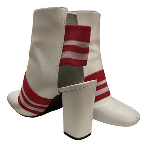 Pre-owned Gcds Leather Ankle Boots In White