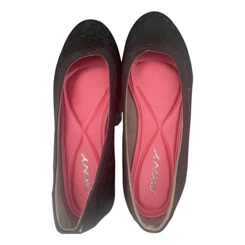 Pre-owned Dkny Cloth Ballet Flats In Black