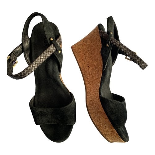 Pre-owned Ugg Leather Sandal In Black