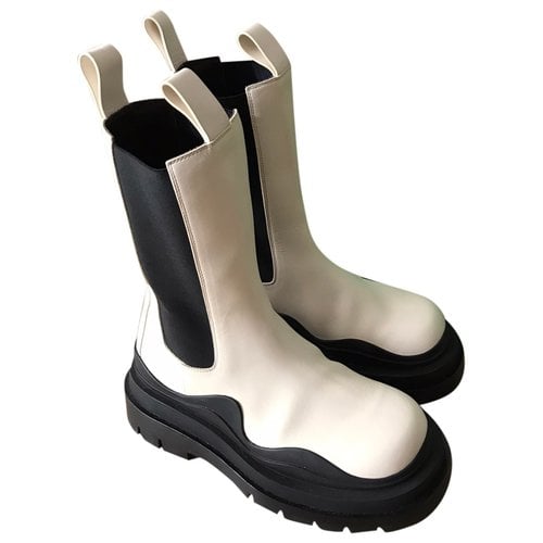 Pre-owned Bottega Veneta Tire Leather Ankle Boots In White