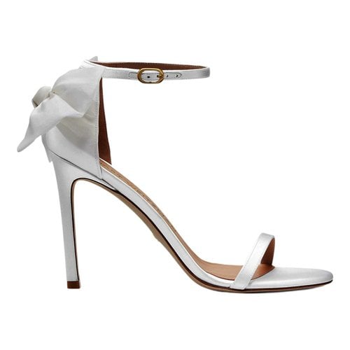 Pre-owned Stuart Weitzman Cloth Sandal In White