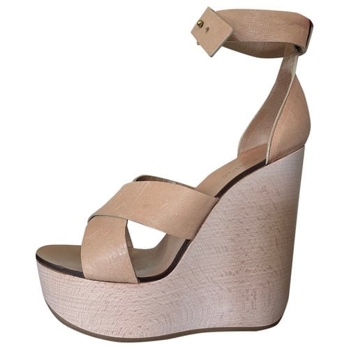 Pre-owned Chloé Leather Sandals In Beige