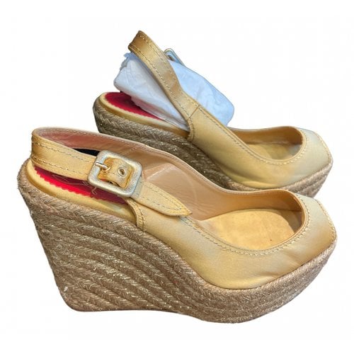 Pre-owned Christian Louboutin Cloth Espadrilles In Yellow