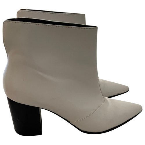 Pre-owned Stella Mccartney Vegan Leather Ankle Boots In White