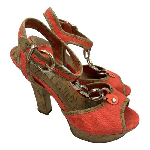 Pre-owned Guess Leather Sandals In Orange