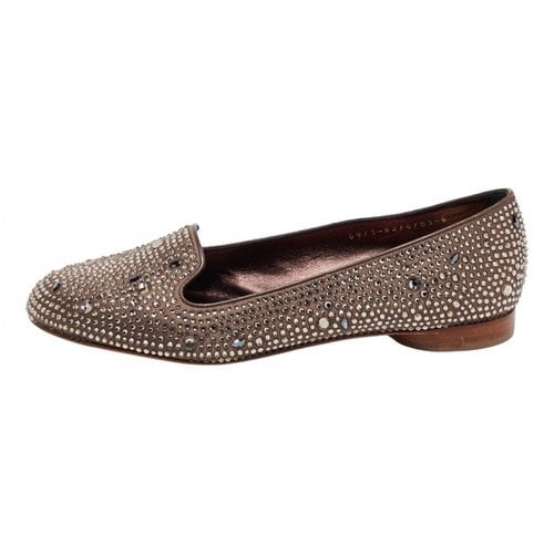 Pre-owned Gina Leather Flats In Brown
