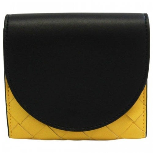 Pre-owned Bottega Veneta Intrecciato Leather Wallet In Yellow