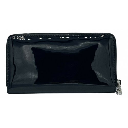 Pre-owned Alexander Mcqueen Patent Leather Wallet In Navy
