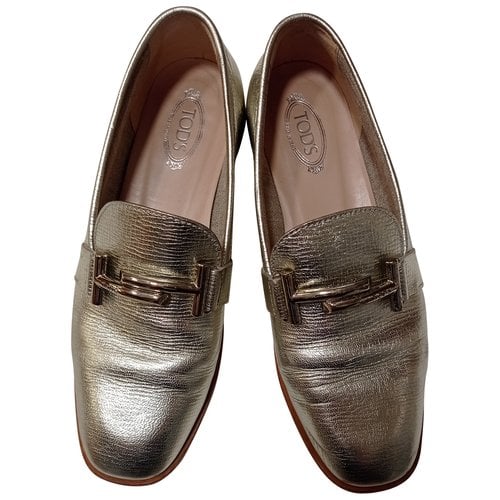 Pre-owned Tod's Gommino Patent Leather Flats In Gold