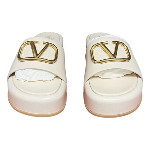 Pre-owned Valentino Garavani Sandals In White