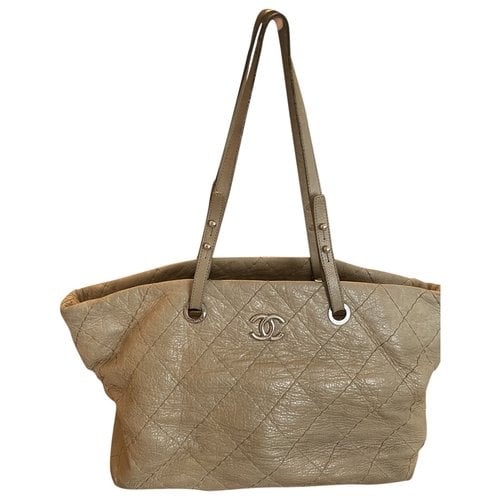 Pre-owned Chanel Leather Tote In Gold
