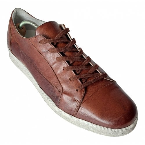 Pre-owned Hope Leather Low Trainers In Brown