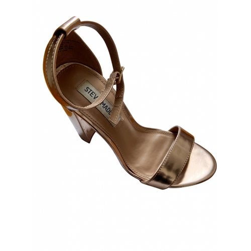 Pre-owned Steve Madden Leather Sandals In Gold