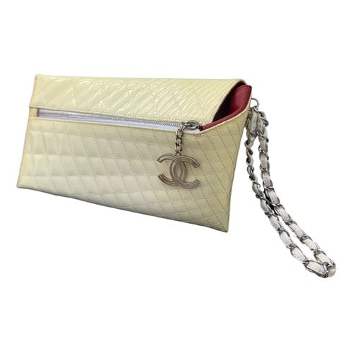 Pre-owned Chanel Patent Leather Clutch Bag In White