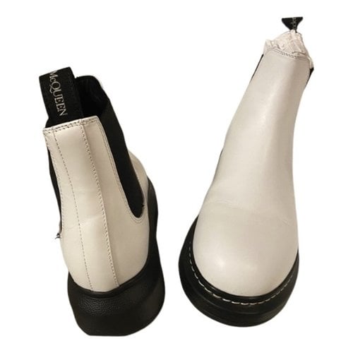 Pre-owned Alexander Mcqueen Leather Ankle Boots In White
