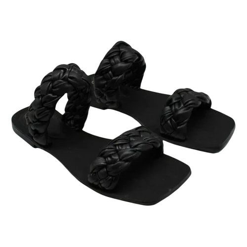Pre-owned Guess Leather Sandal In Black