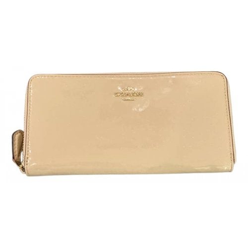 Pre-owned Coach Patent Leather Wallet In White